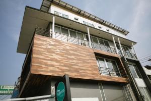 Το κτήριο όπου στεγάζεται  το hostel