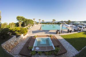Bazén v ubytování Augustus Resort nebo v jeho okolí