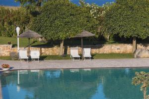 Bazén v ubytování Augustus Resort nebo v jeho okolí