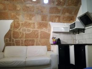Una televisión o centro de entretenimiento en Lu bobò