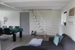 Zona de estar de Skovgårdens Apartment