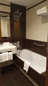 A bathroom at Hotel Valle Las Luiñas