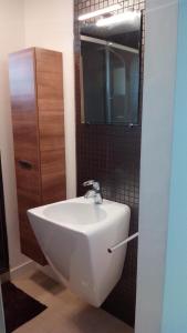 Kylpyhuone majoituspaikassa Ocean Front Apartment (WiFi)