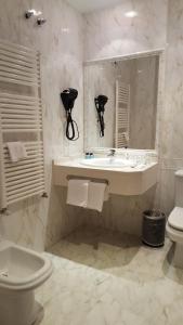 A bathroom at Hotel Valle Las Luiñas