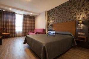 Postel nebo postele na pokoji v ubytování Hotel Regio Cádiz