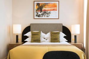 Cama ou camas em um quarto em Le Tsuba Hotel