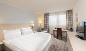 Postel nebo postele na pokoji v ubytování Mercure Hotel Mannheim am Friedensplatz + 37 fotografií