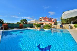 Basen w obiekcie Villa Dalmatina Zadar mit Pool lub w pobliżu