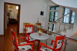 Ruang duduk di Arka Hostel