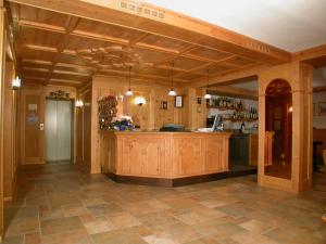 a large kitchen with a bar in a house at Hotel Corona in Carano