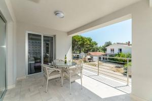 Balkón nebo terasa v ubytování Apartmani Iva
