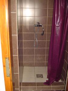Kylpyhuone majoituspaikassa Karavan Sturovo