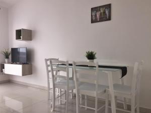 Kuchyň nebo kuchyňský kout v ubytování Apartmani Orhideja