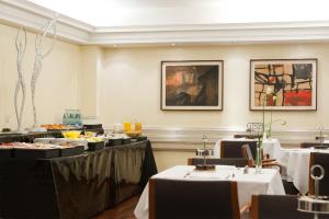 En restaurant eller et andet spisested på Hotel Gran Derby Suites, a Small Luxury Hotel of the World