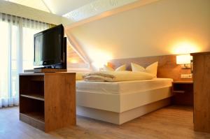 Postel nebo postele na pokoji v ubytování Hotel Garni Bergblick