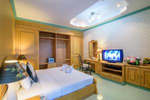 TV a/nebo společenská místnost v ubytování Hua Hin Condotel & Resort Taweeporn