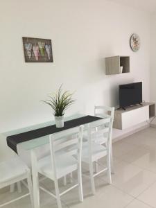 TV a/nebo společenská místnost v ubytování Apartmani Orhideja