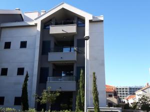 een wit appartementencomplex met een dak bij Topfloor comfortable luxury apartment in Dubrovnik