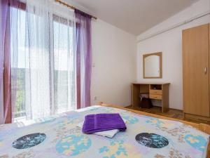Ein Bett oder Betten in einem Zimmer der Unterkunft Apartment in Šilo near the Sea