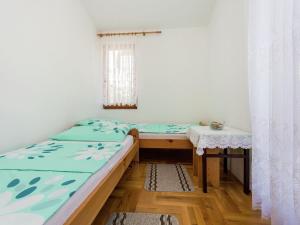 Ein Bett oder Betten in einem Zimmer der Unterkunft Apartment in Šilo near the Sea