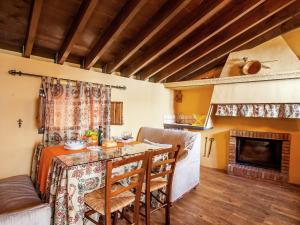 Φωτογραφία από το άλμπουμ του Peaceful Farmhouse Retreat σε Fuentes de Cesna