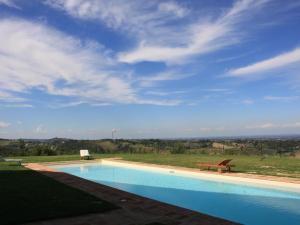 Piscine de l'établissement Quaint Holiday Home in Tabiano Castello with Private Pool ou située à proximité