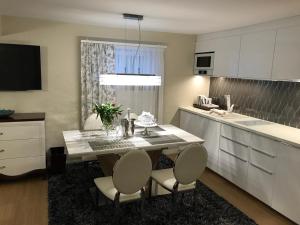 a kitchen with a table and chairs in a kitchen at Apartament z prywatnym, krytym basenem in Sopot