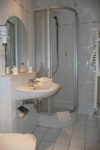 Et badeværelse på Seehotel Neue Liebe
