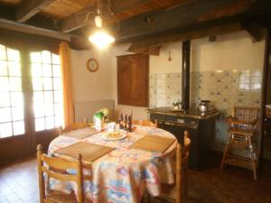 A restaurant or other place to eat at Holiday home near Chapelle Aux Bois