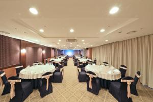 a large banquet room with tables and chairs at Ocean Suites Jeju Hotel in Jeju