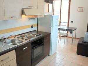 Köök või kööginurk majutusasutuses Renovated farmhouse uniquely situated on lake Garda