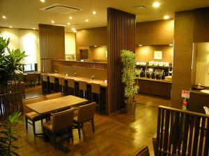 A restaurant or other place to eat at Hotel Route-Inn Nishinasuno-2