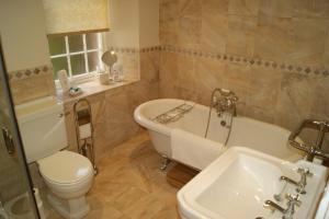 Ένα μπάνιο στο Comelybank Guesthouse +26 φωτογραφίες