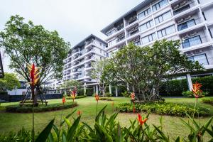 Κήπος έξω από το Burgundy Residence 304