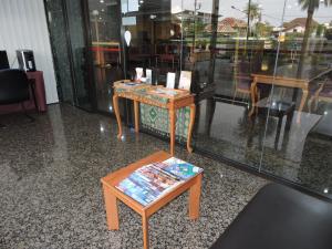 Posezení v ubytování Hotel Grand Continental Kuching