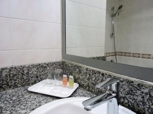 Koupelna v ubytování Hotel Grand Continental Kuching