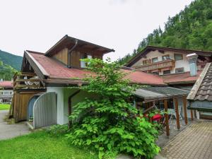 Gallery image of Cosy little holiday home in Chiemgau balcony sauna and swimming pool in Ruhpolding