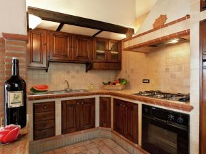 Kuchnia lub aneks kuchenny w obiekcie Graceful Home in Foiano della Chiana with Garden