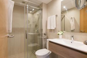 a bathroom with a shower and a toilet and a sink at Hostal Menurka in Ciutadella