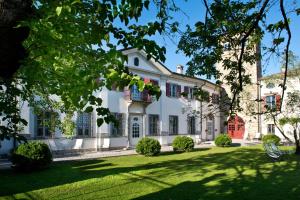 Vonkajšia záhrada v ubytovaní Castello di Buttrio