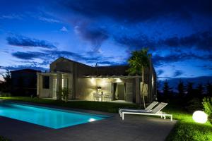 The swimming pool at or close to Villa Lefteris