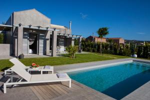 The swimming pool at or close to Villa Lefteris