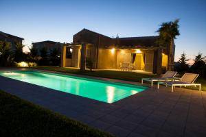 The swimming pool at or close to Villa Lefteris
