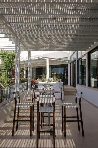 Restaurace v ubytování Grecian Sands Hotel