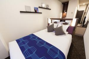Postel nebo postele na pokoji v ubytování HOTEL MYSTAYS Haneda