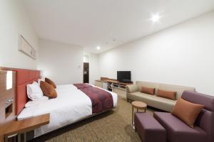 TV a/nebo společenská místnost v ubytování HOTEL MYSTAYS Haneda