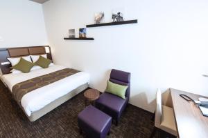 Postel nebo postele na pokoji v ubytování HOTEL MYSTAYS Haneda