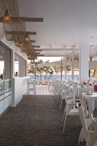 Restaurace v ubytování Grecian Sands Hotel