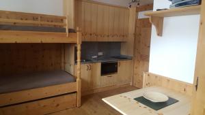 Köök või kööginurk majutusasutuses Relaxing confortable studio, heated garage, skiroom