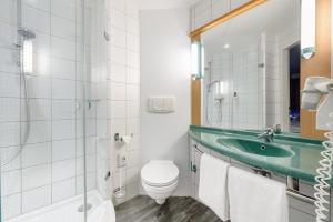 Un baño de Hotel Ibis Bregenz